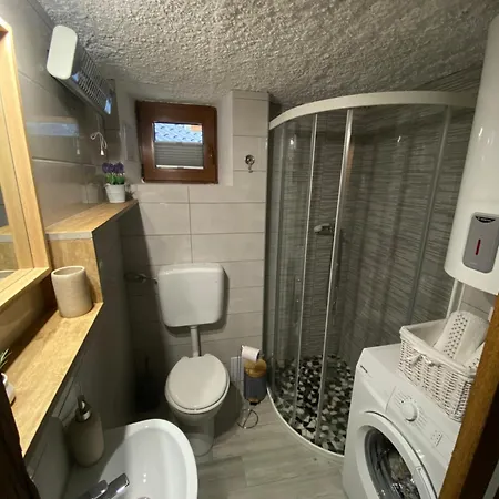 Pocitniska Hisa Lily Apartment Idrija